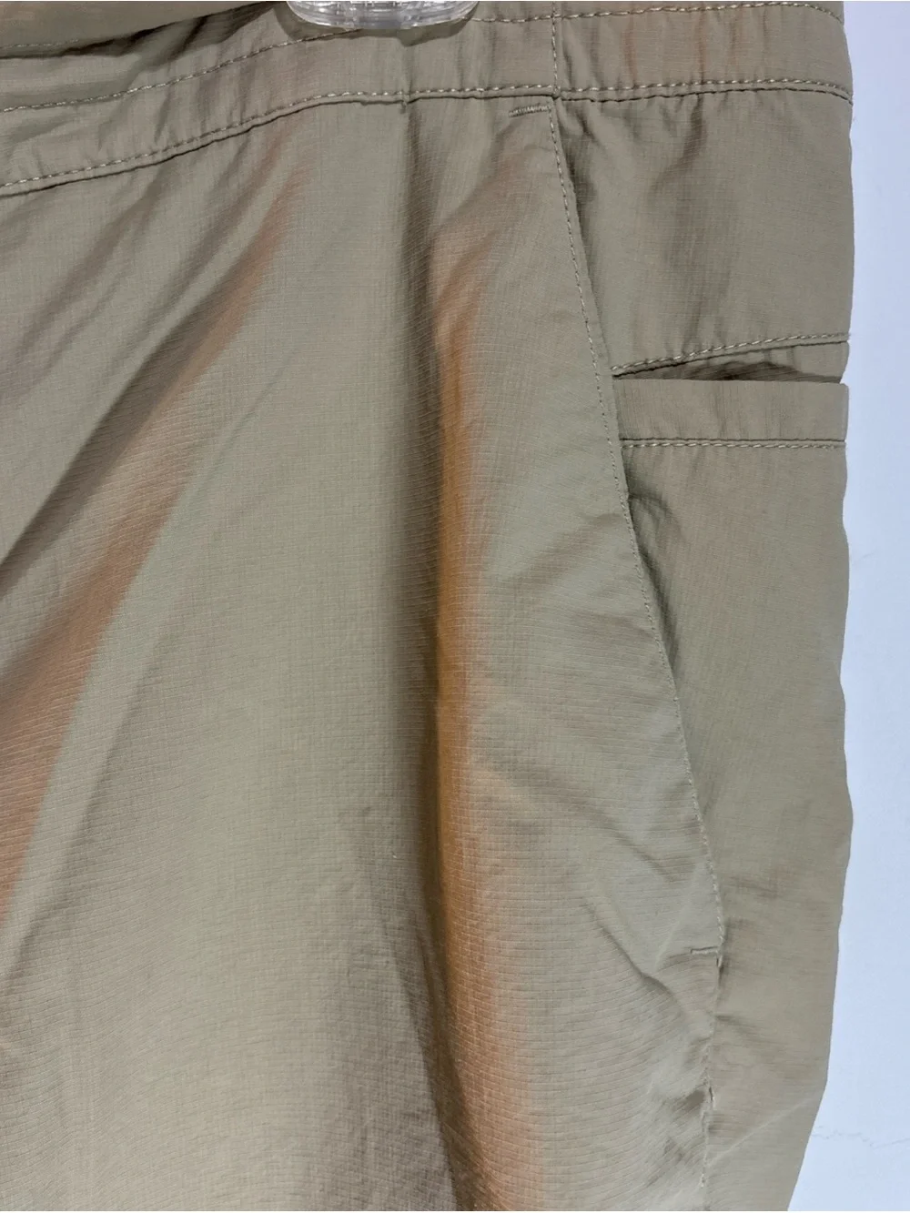 The North Face Men’s Khaki Lightweight Outdoor Shorts. 1171